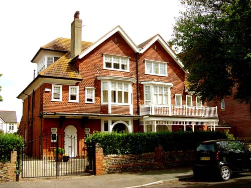 Houses in Beach Avenue
